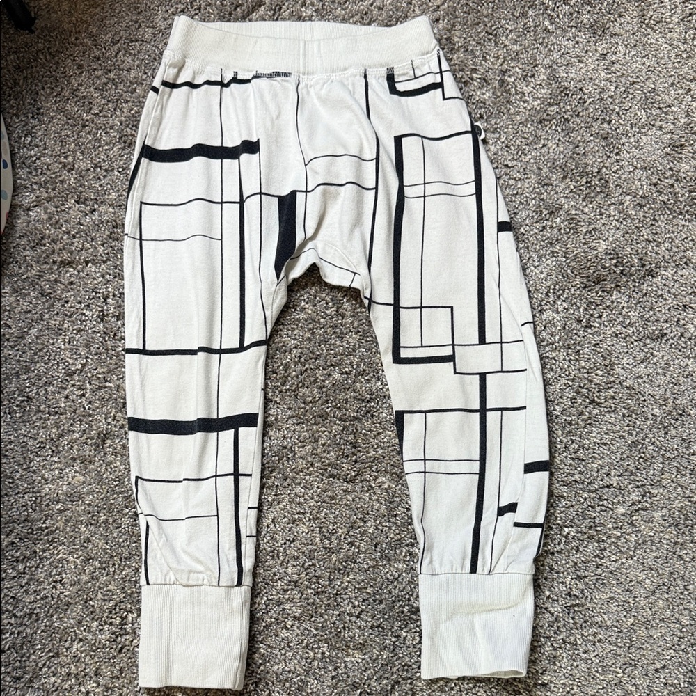 Mainio Clothing Kid’s Ivory Jogger Pants with Black print Size 110/116 US-4-6